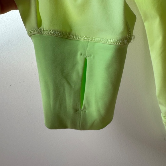 Lululemon Light Zipper HoodedJacket with Pleated Hem Sz. 10 - Picture 7 of 12